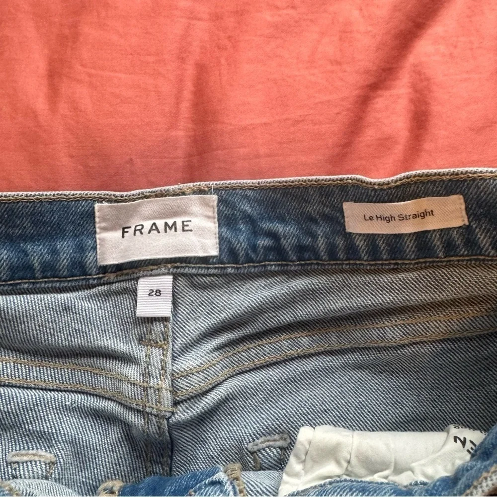 NWOT Frame Le High Straight Denim Kerwin Light Wash Raw Hem SIZE 28